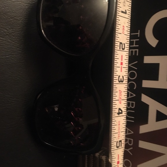 Black Chanel chain link with enamel Sunglasses - Picture 3 of 4